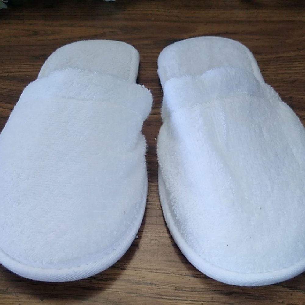 Cozy White 100% Cotton Slippers Womens Size 9